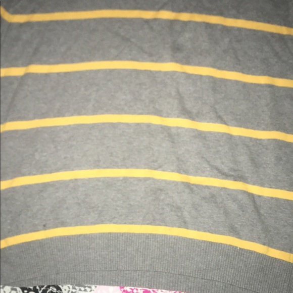 Old Navy Men's Sweater - Picture 3 of 4